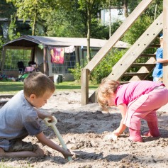 Lekker scheppen in de zandbak