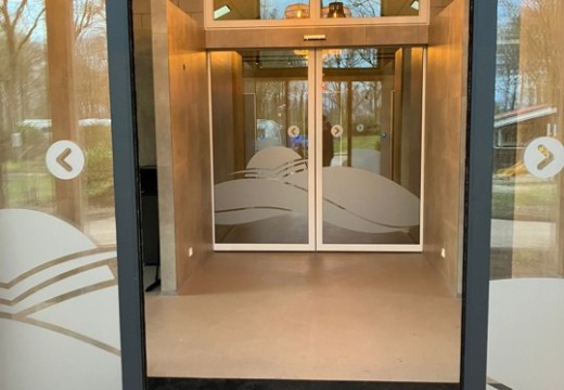 Binnenkomst nieuw toiletgebouw.jpg