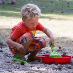 Spelen met zand Staatsbossen De Ullingse Bergen