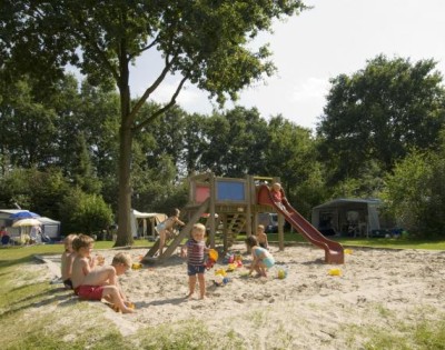 kamperen en spelen De Ullingse Bergen.jpg