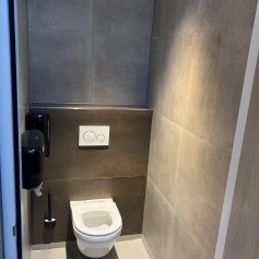 Toilet sanitairgebouw Grasveld.jpg