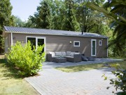 Bos-chalet vooraanzicht 2 - kleiner.jpg