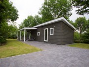 Buitenzijde chalet met overdekt terras