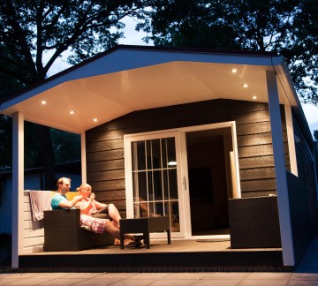 Lodge by night.jpg